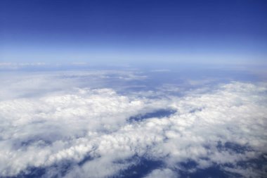 Bulutların Üstündeki Gökyüzü, Cloudscape arka plan, Mavi Gökyüzü ve Kabarık